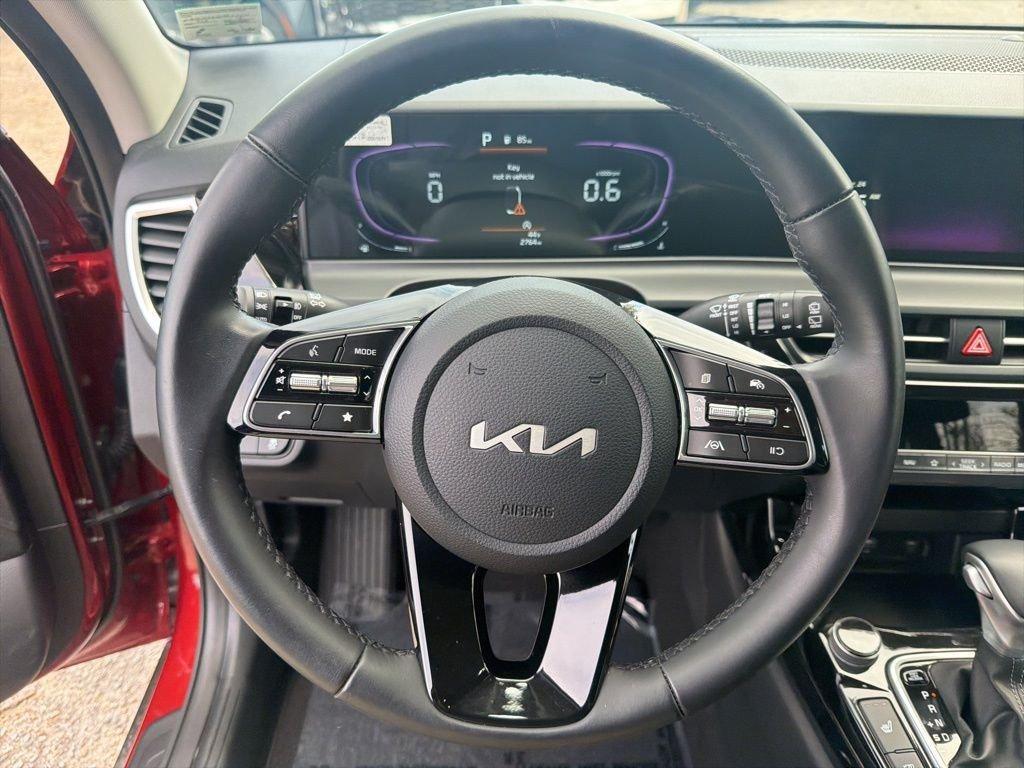 used 2025 Kia Seltos car, priced at $27,494