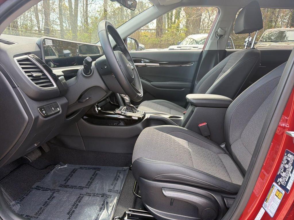 used 2025 Kia Seltos car, priced at $27,494