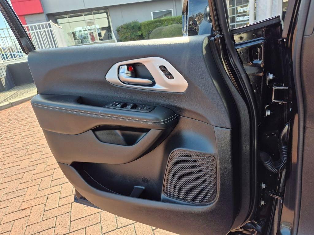 used 2025 Chrysler Pacifica car, priced at $33,610