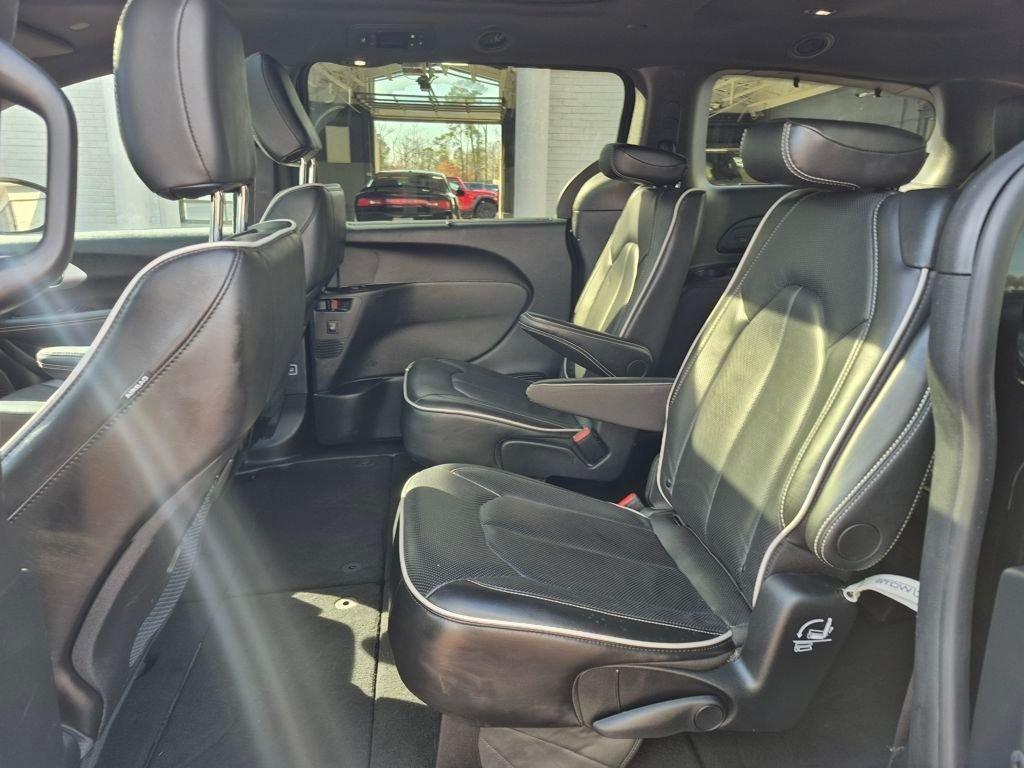 used 2025 Chrysler Pacifica car, priced at $33,610