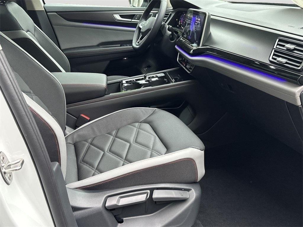 new 2025 Volkswagen Atlas car, priced at $39,674