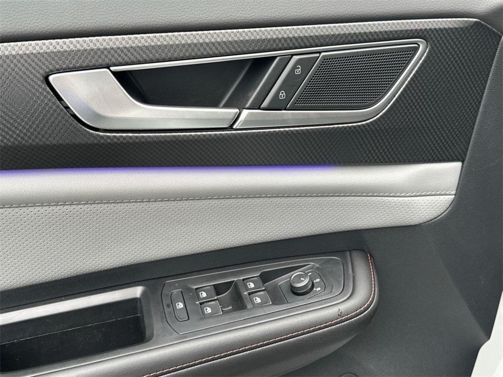 new 2025 Volkswagen Atlas car, priced at $39,674