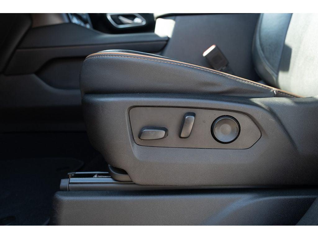 used 2022 GMC Yukon XL car, priced at $43,499