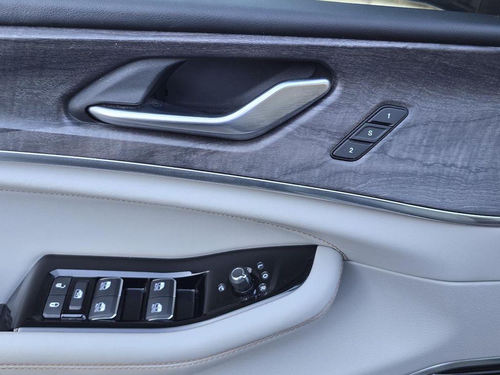 used 2023 Jeep Grand Cherokee car, priced at $32,949