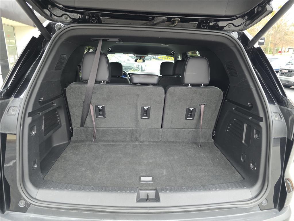used 2025 Chevrolet Traverse car, priced at $34,650