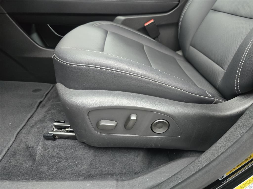 used 2025 Chevrolet Traverse car, priced at $34,650