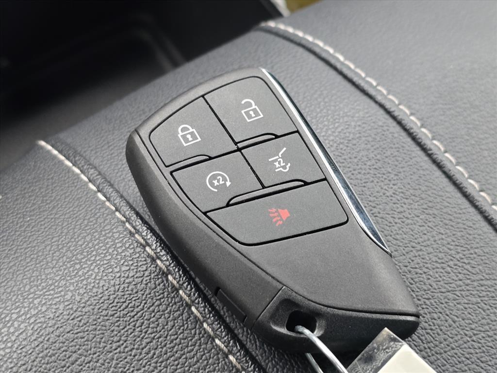 used 2025 Chevrolet Traverse car, priced at $34,650