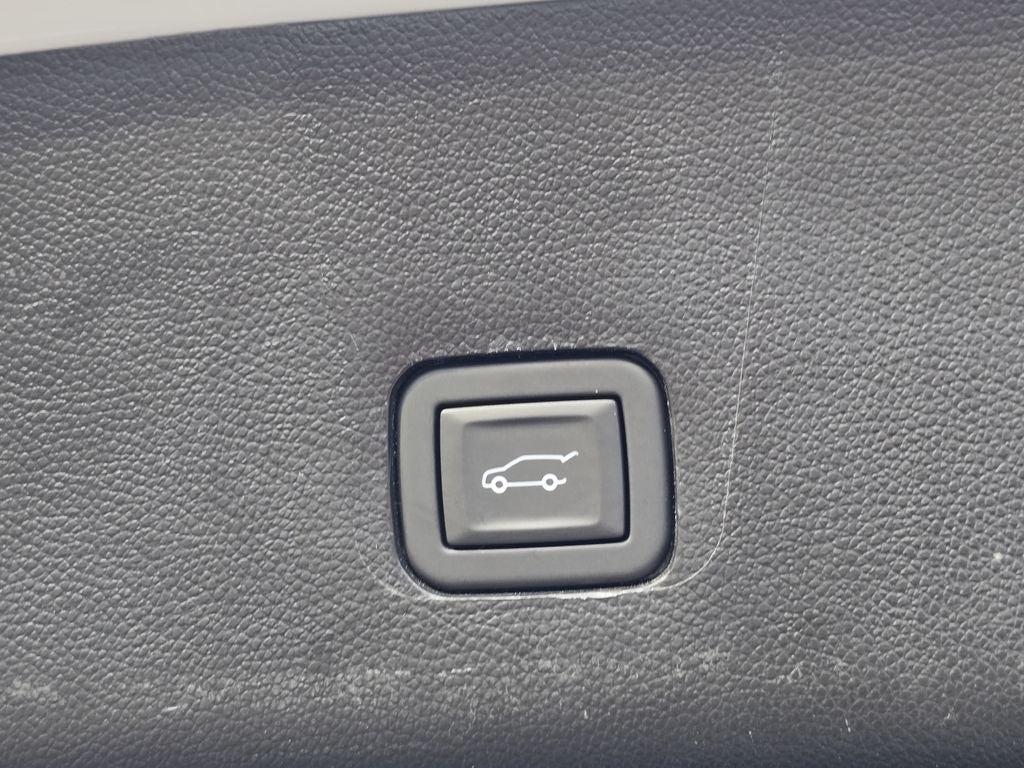 used 2020 Chevrolet Traverse car, priced at $18,900