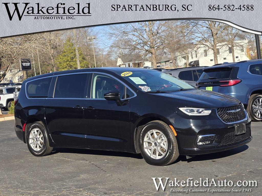 used 2024 Chrysler Pacifica car, priced at $29,600
