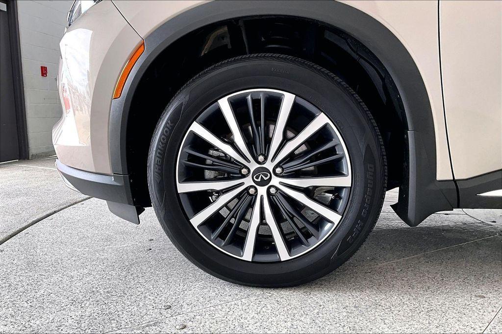 used 2025 INFINITI QX60 car, priced at $45,678