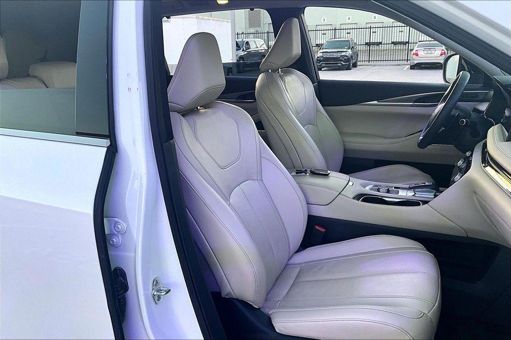 used 2025 INFINITI QX60 car, priced at $40,556