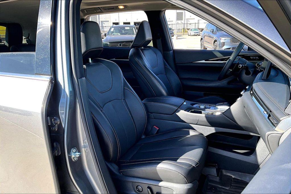 used 2025 INFINITI QX60 car, priced at $35,980