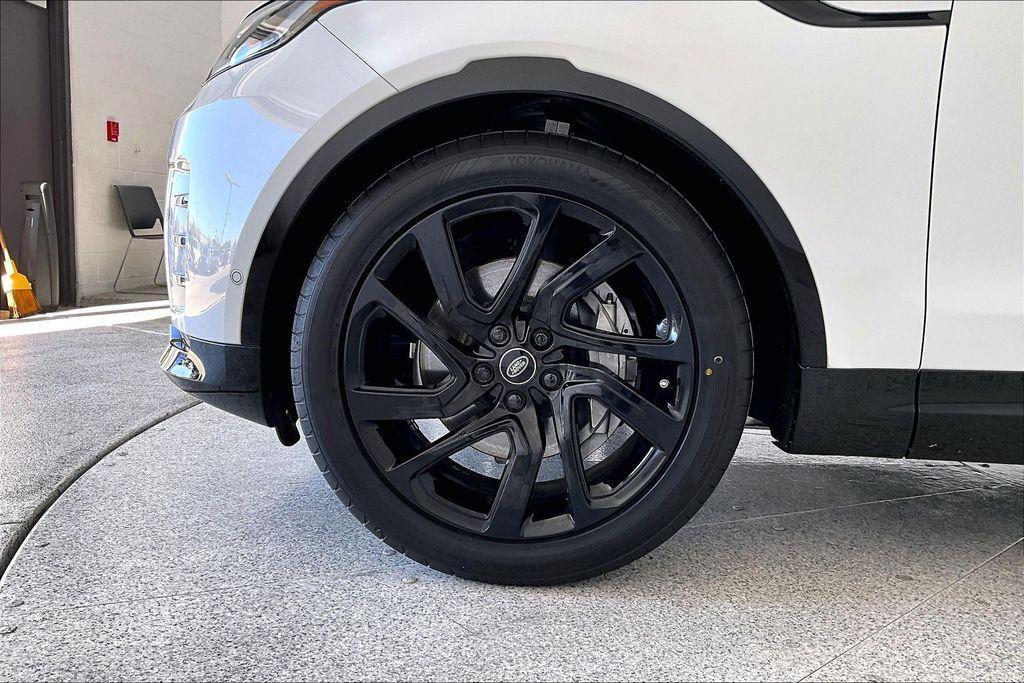 used 2023 Land Rover Discovery car, priced at $36,987