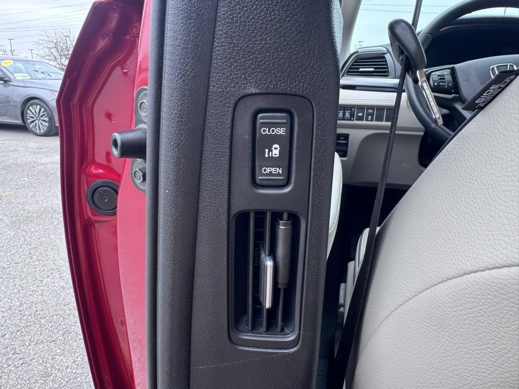 used 2025 Honda Odyssey car, priced at $40,671