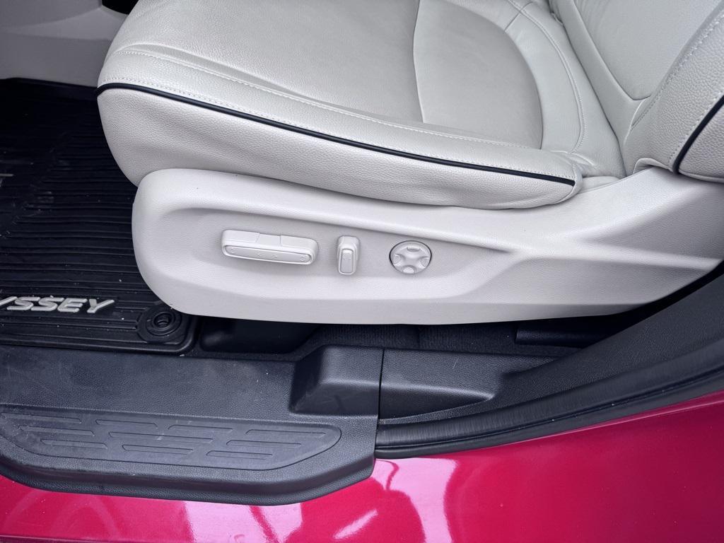 used 2025 Honda Odyssey car, priced at $40,671