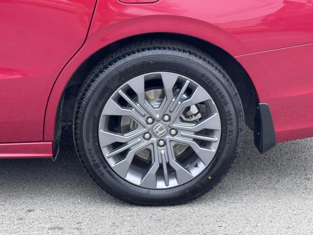 used 2025 Honda Odyssey car, priced at $40,671