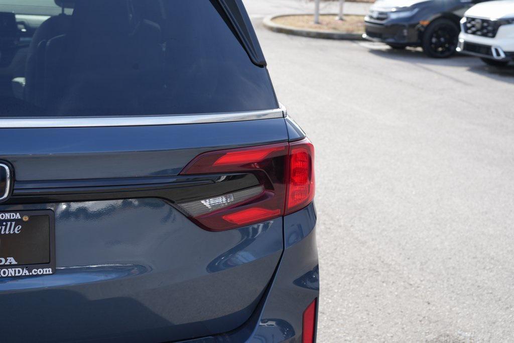 used 2025 Honda Odyssey car, priced at $35,253
