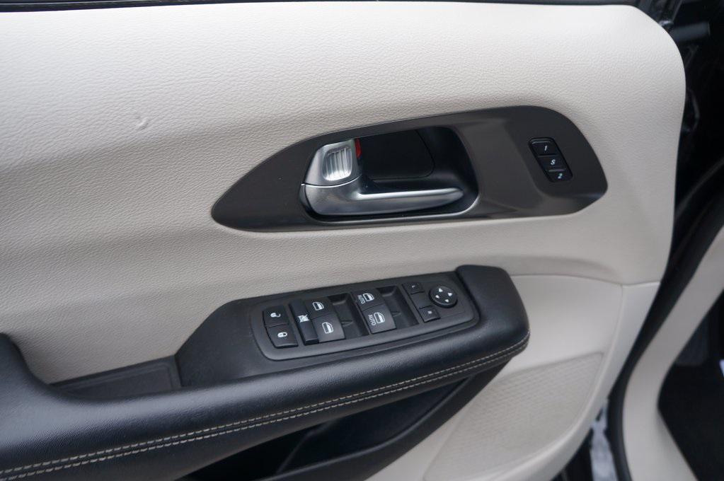 used 2023 Chrysler Pacifica car, priced at $24,197