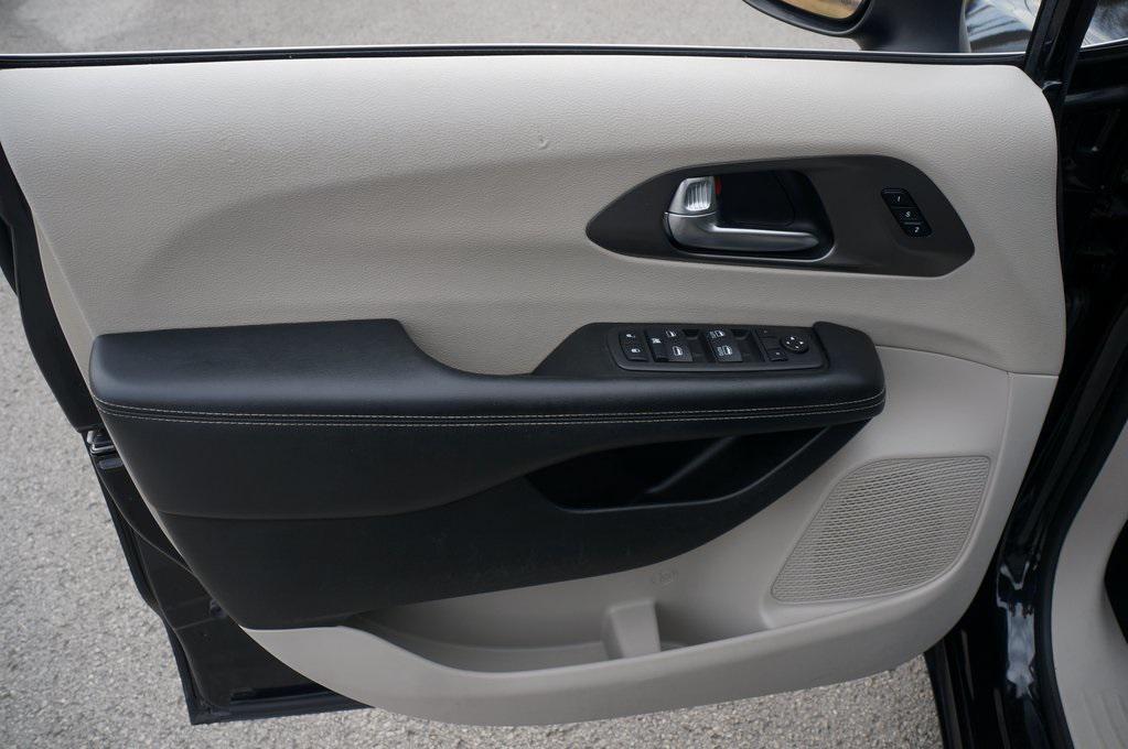 used 2023 Chrysler Pacifica car, priced at $24,197