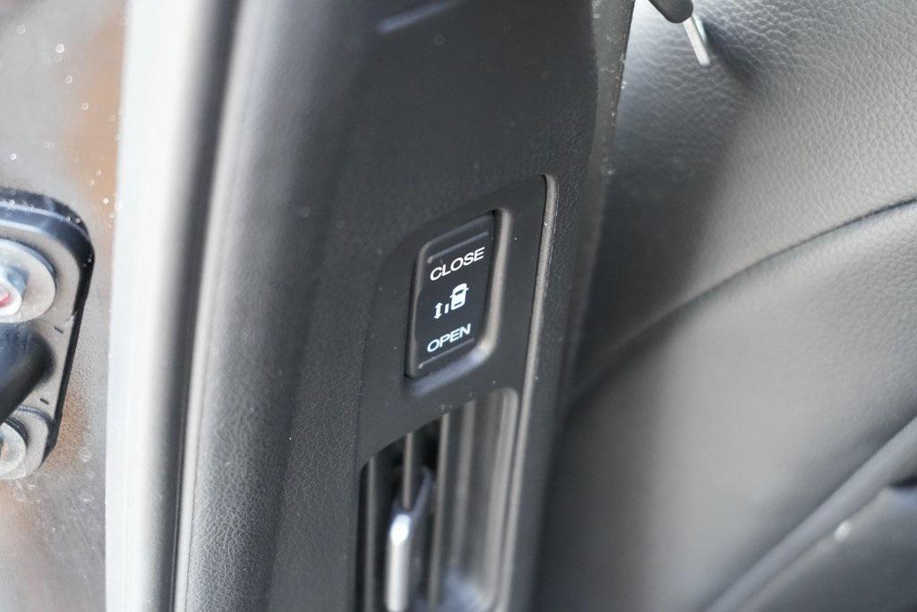 used 2025 Honda Odyssey car, priced at $39,499