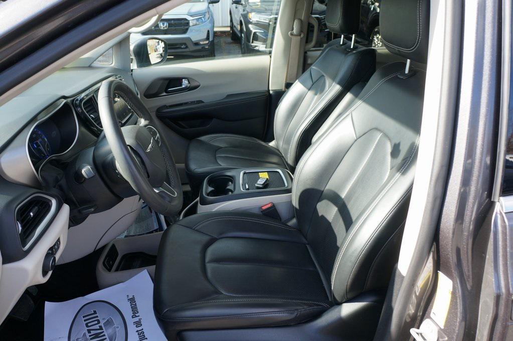 used 2024 Chrysler Pacifica car, priced at $27,114