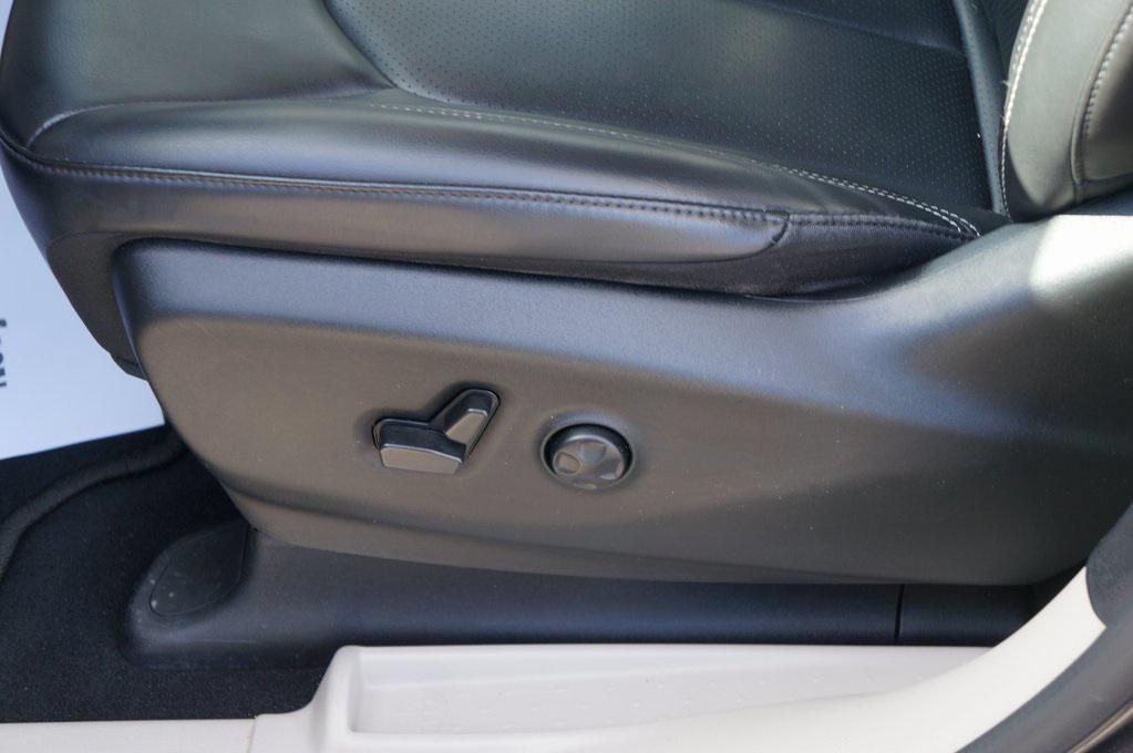 used 2024 Chrysler Pacifica car, priced at $27,114