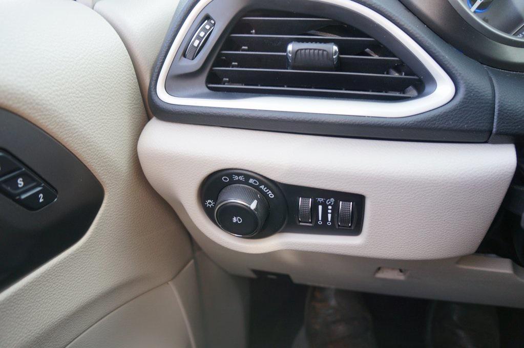 used 2024 Chrysler Pacifica car, priced at $27,114