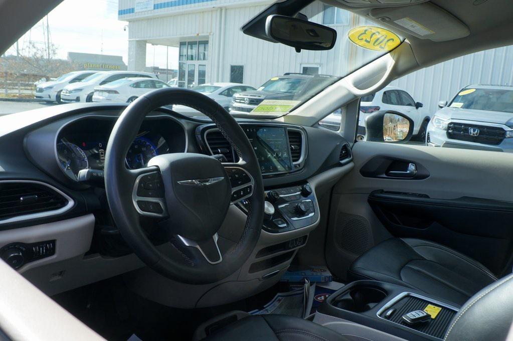 used 2024 Chrysler Pacifica car, priced at $27,114