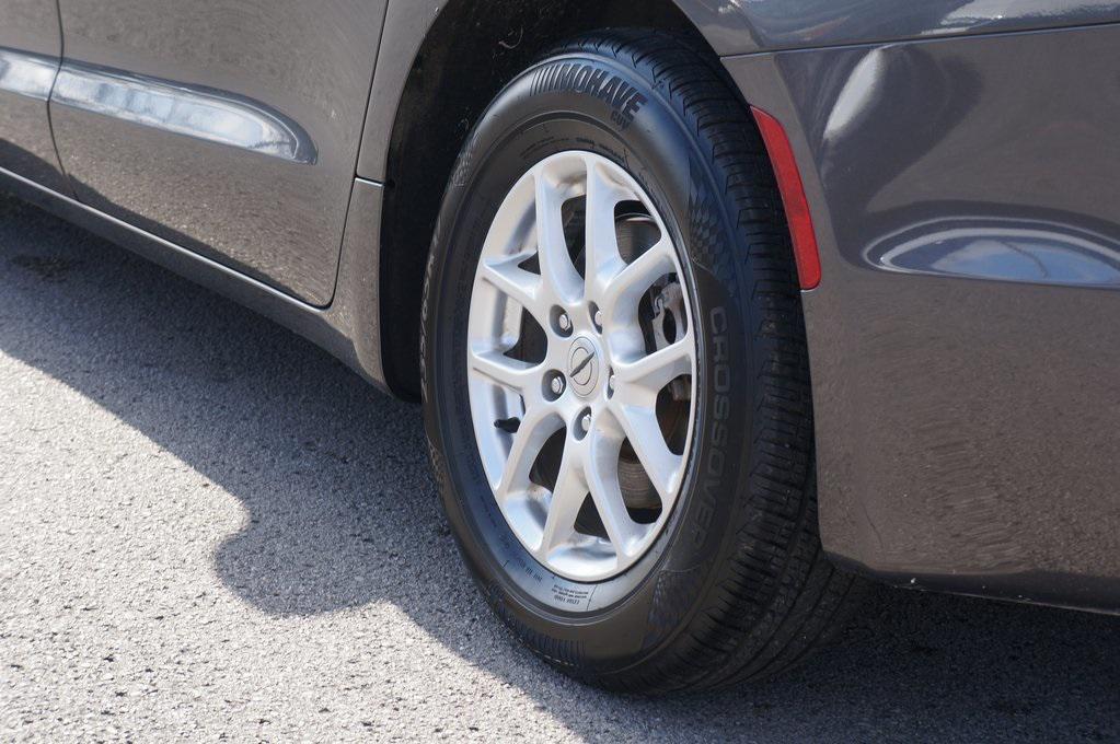 used 2024 Chrysler Pacifica car, priced at $27,114