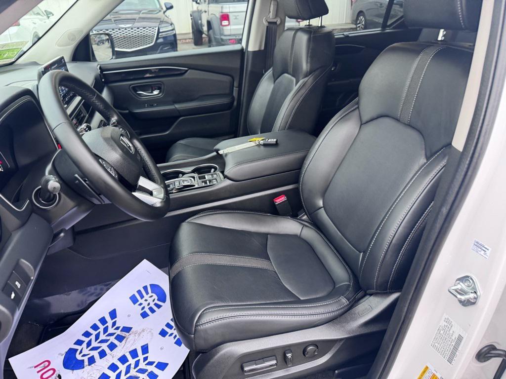 used 2025 Honda Pilot car, priced at $38,998