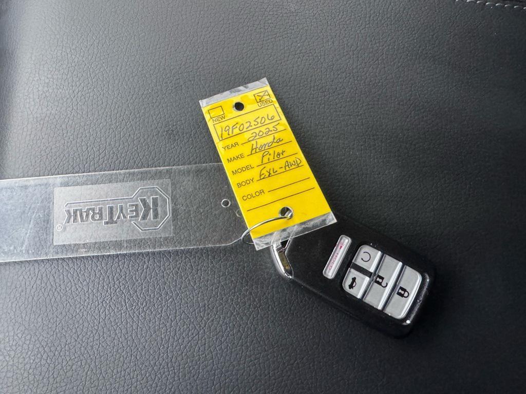 used 2025 Honda Pilot car, priced at $38,998