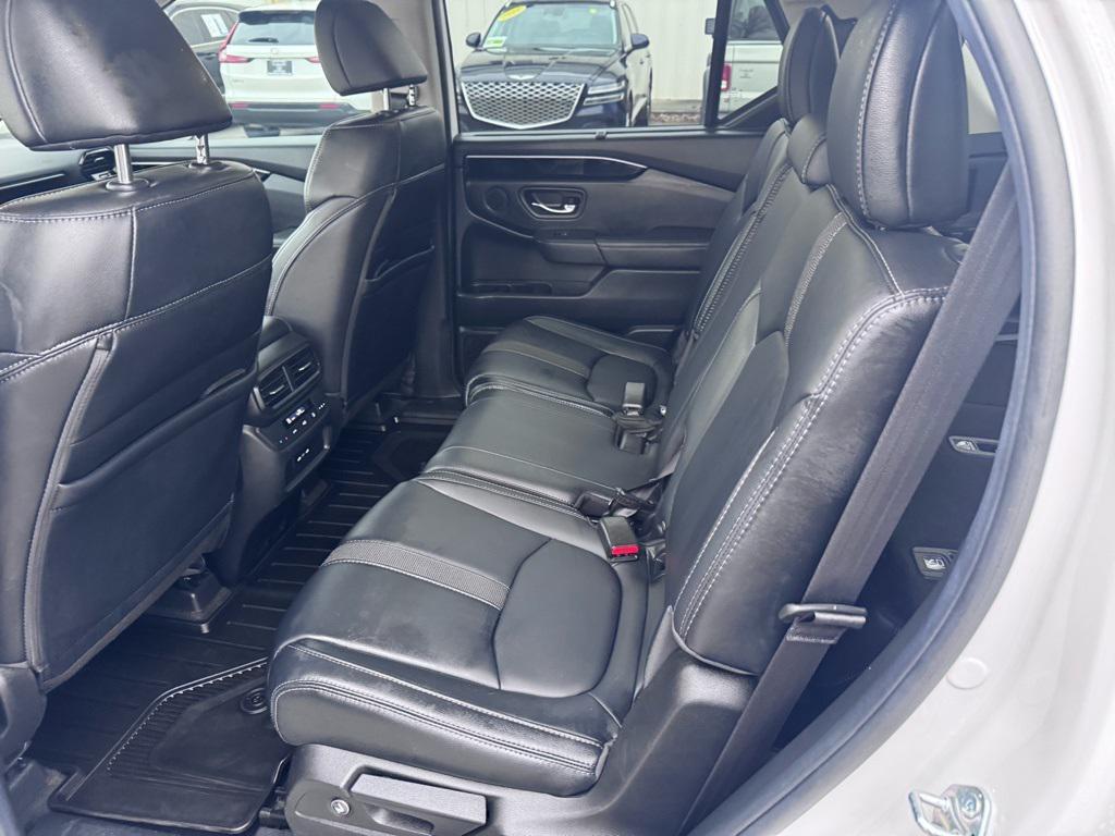 used 2025 Honda Pilot car, priced at $38,998