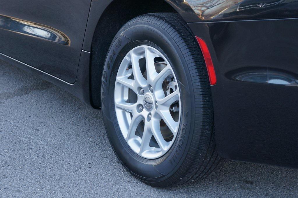 used 2021 Chrysler Pacifica car, priced at $19,919