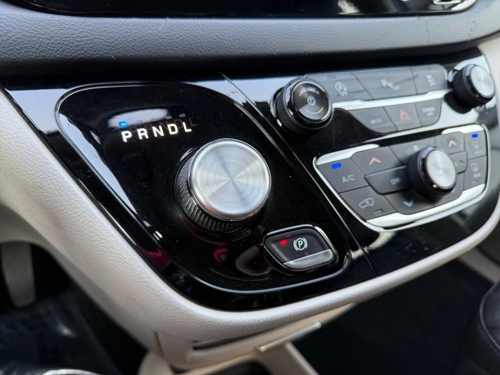 used 2018 Chrysler Pacifica car, priced at $14,996