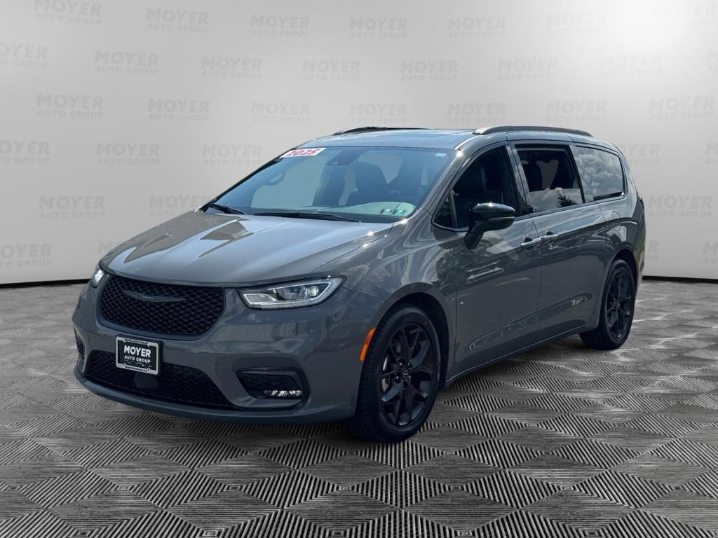 used 2025 Chrysler Pacifica car, priced at $37,489