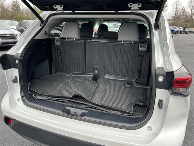 used 2023 Toyota Highlander car, priced at $37,999