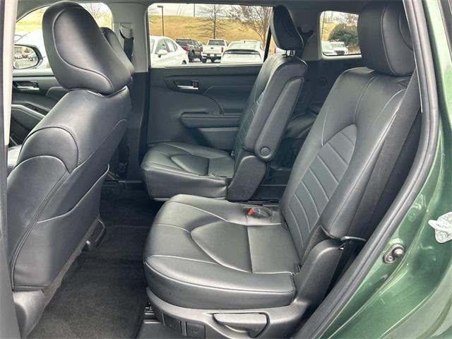 used 2024 Toyota Highlander car, priced at $37,850