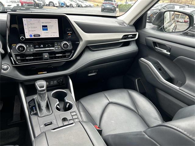 used 2024 Toyota Highlander car, priced at $37,850