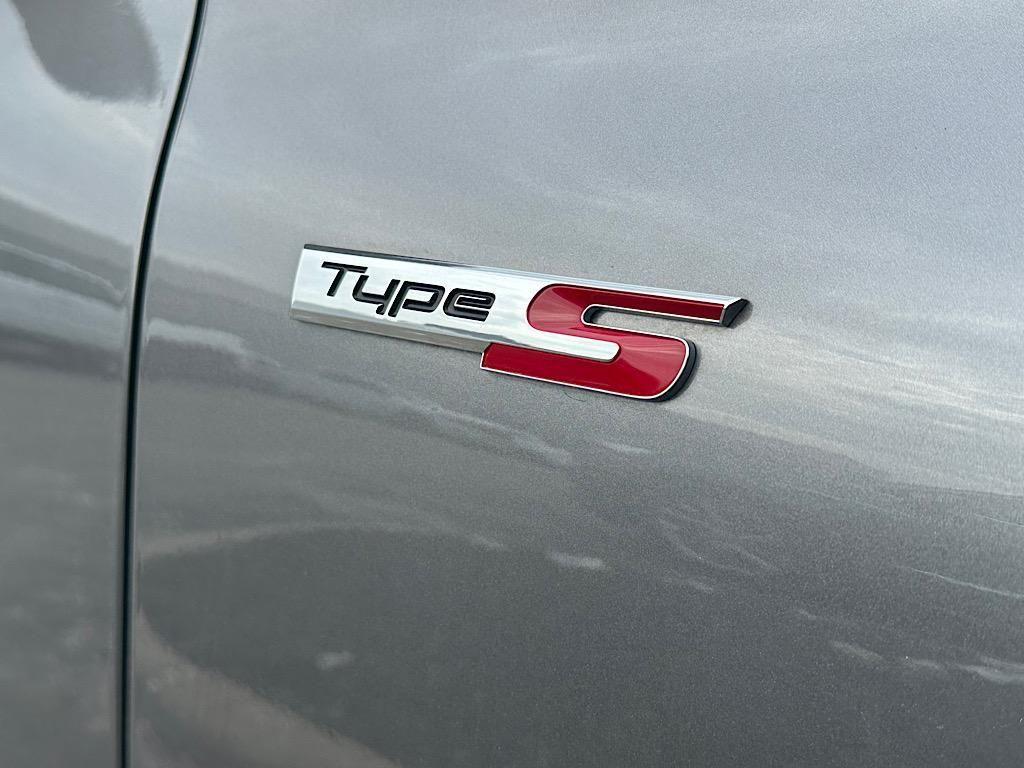 used 2024 Acura MDX car, priced at $41,299