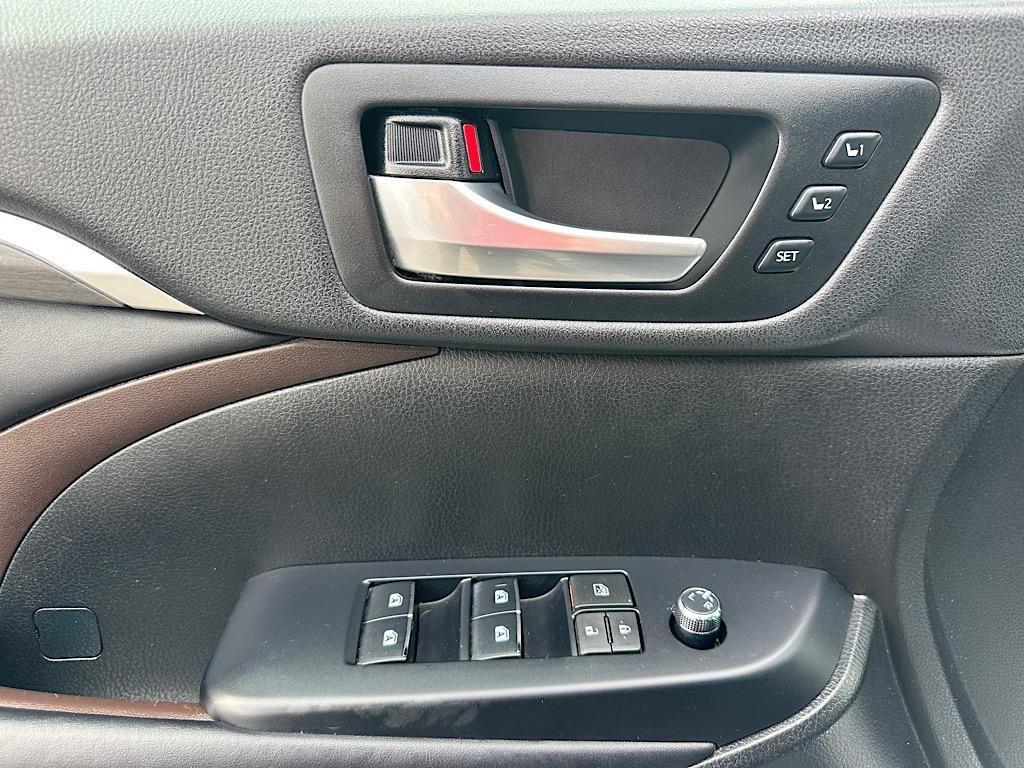 used 2019 Toyota Highlander car, priced at $25,951