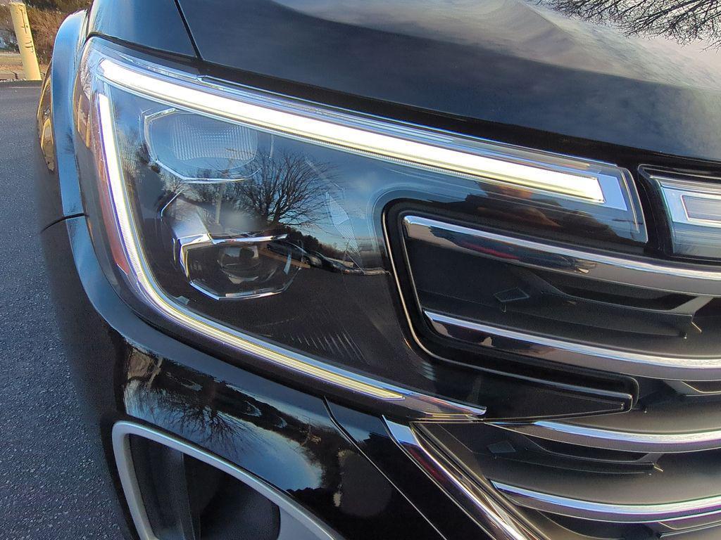 used 2025 Volkswagen Atlas car, priced at $35,990