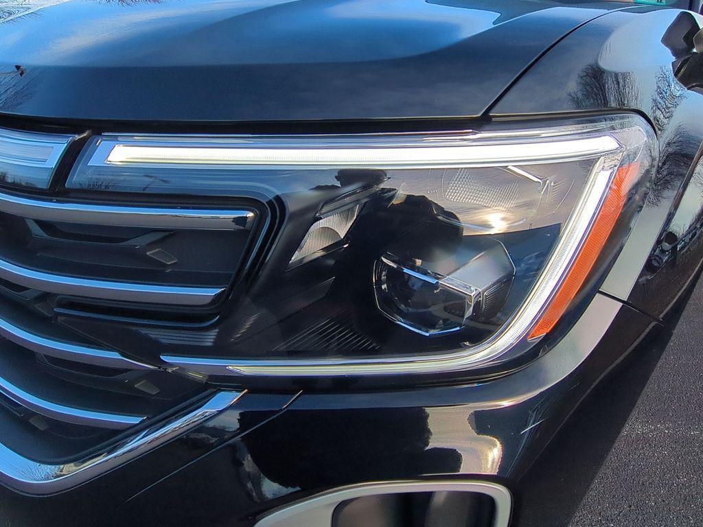 used 2025 Volkswagen Atlas car, priced at $35,990