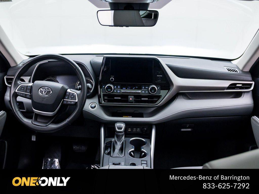used 2024 Toyota Highlander car, priced at $34,911