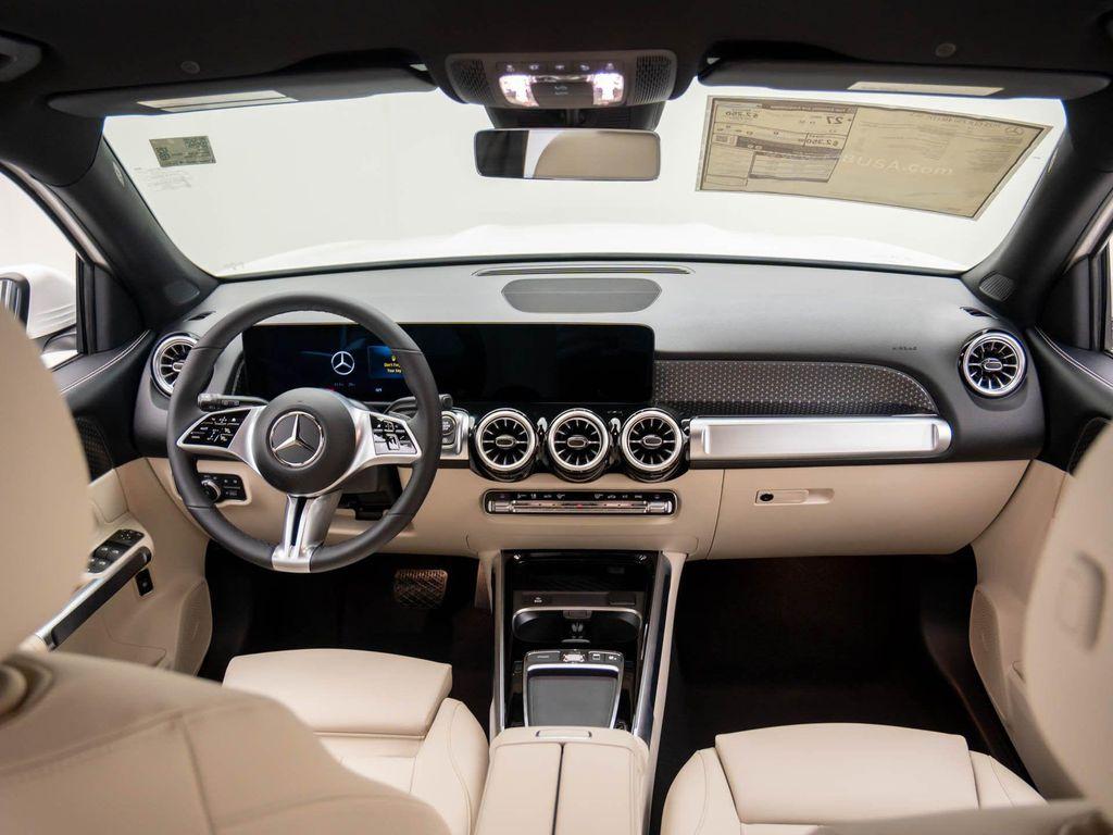 new 2025 Mercedes-Benz GLB 250 car, priced at $41,000