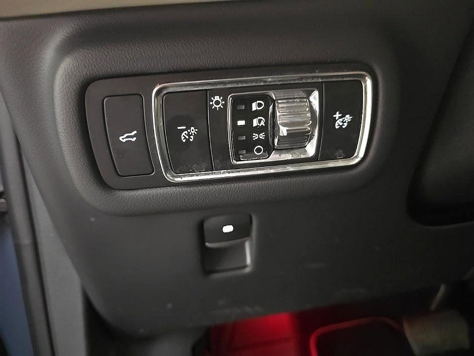 used 2025 Lincoln Nautilus car, priced at $56,303