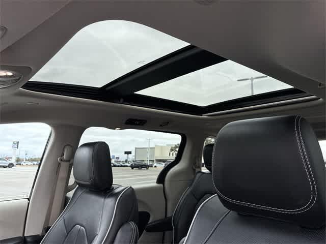 used 2023 Chrysler Pacifica Hybrid car, priced at $23,995