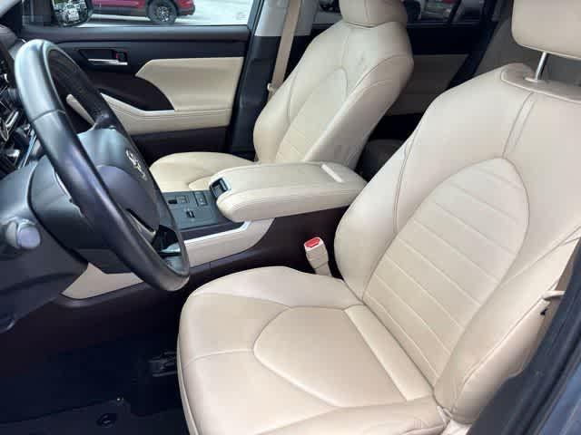 used 2021 Toyota Highlander car, priced at $28,420