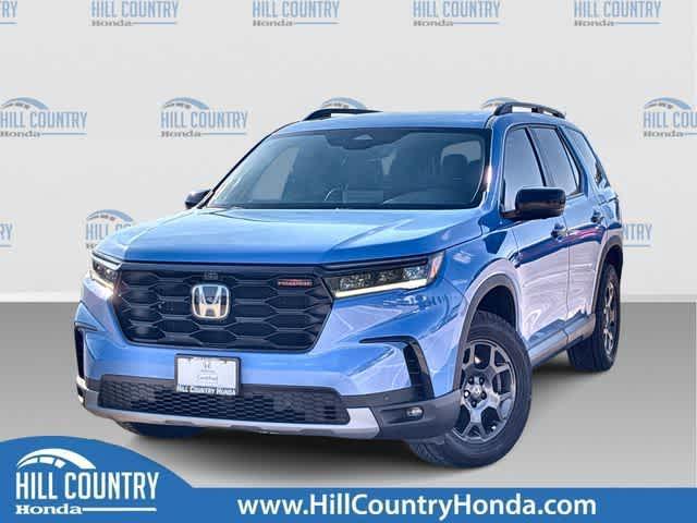 used 2025 Honda Pilot car, priced at $41,820
