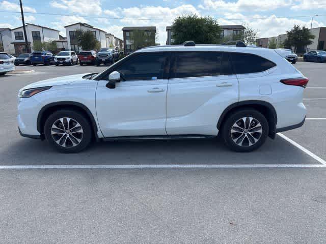 used 2021 Toyota Highlander car, priced at $26,495