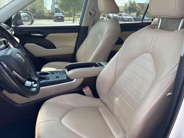 used 2021 Toyota Highlander car, priced at $26,495
